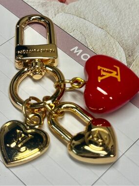Stylish Gold-tone Keychain with Red and gold Heart Charm